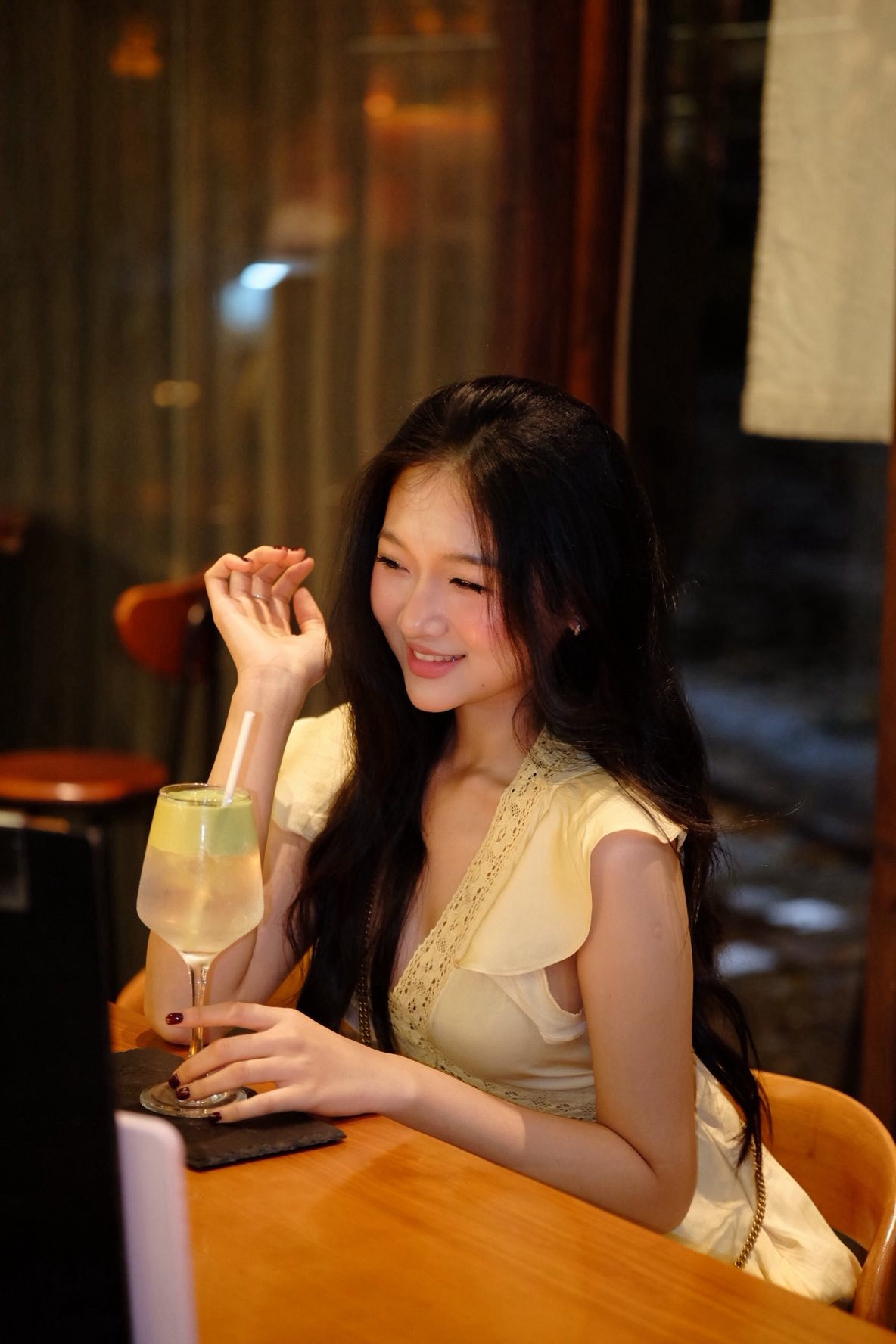 Những bức ảnh đời thường của Thiên Thanh đều nhận về lượng tương tác cao, nhiều người thậm chí còn nhận xét: "Visual đứng cạnh Trung Kiên là quá hợp", "Đúng kiểu trai tài - gái sắc".