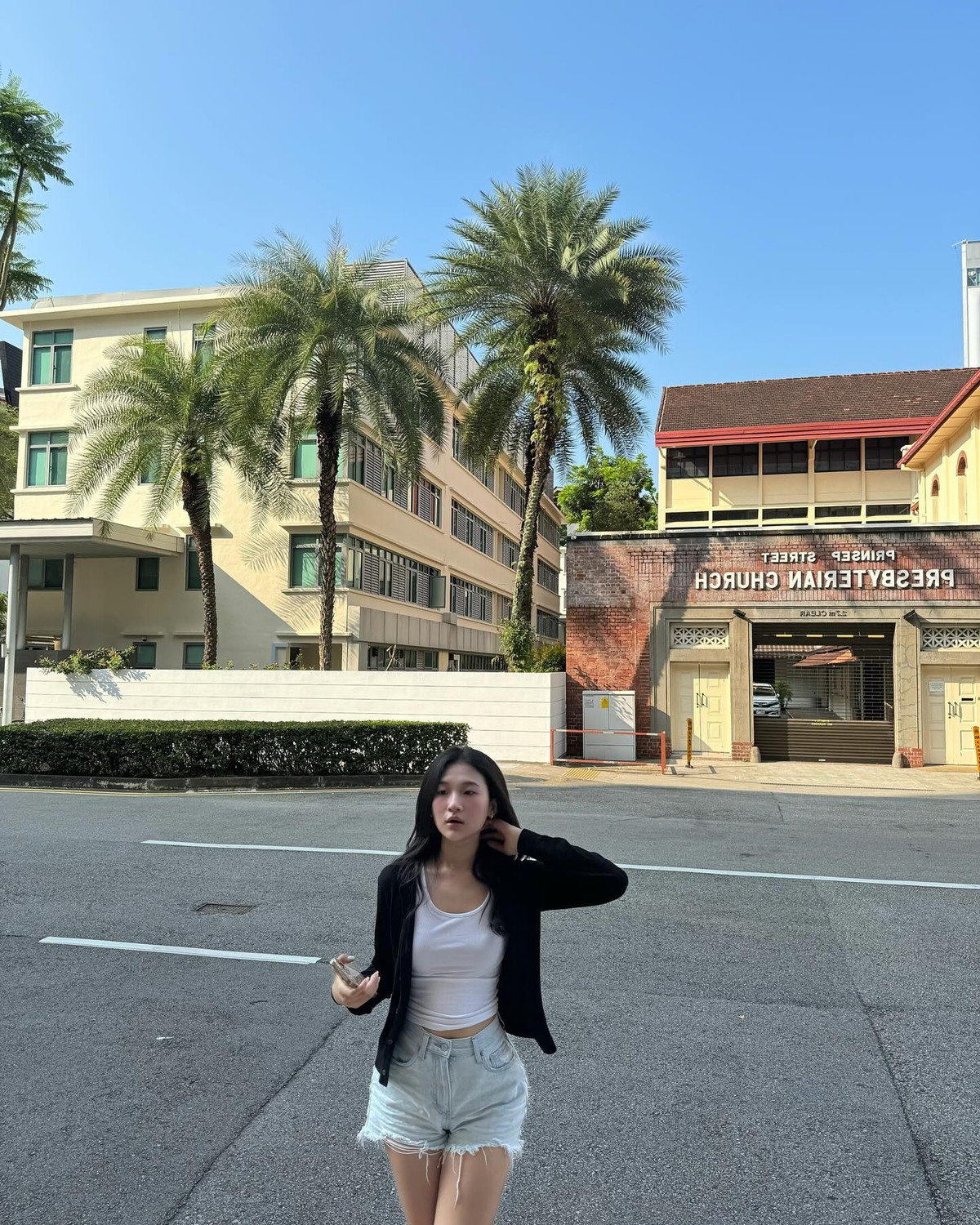 Dù thế nào, người hâm mộ vẫn dành nhiều lời chúc cho thủ môn hotboy của U23 Việt Nam: "Yêu đương thì cứ yêu, miễn là giữ phong độ tốt trên sân cỏ là được!".