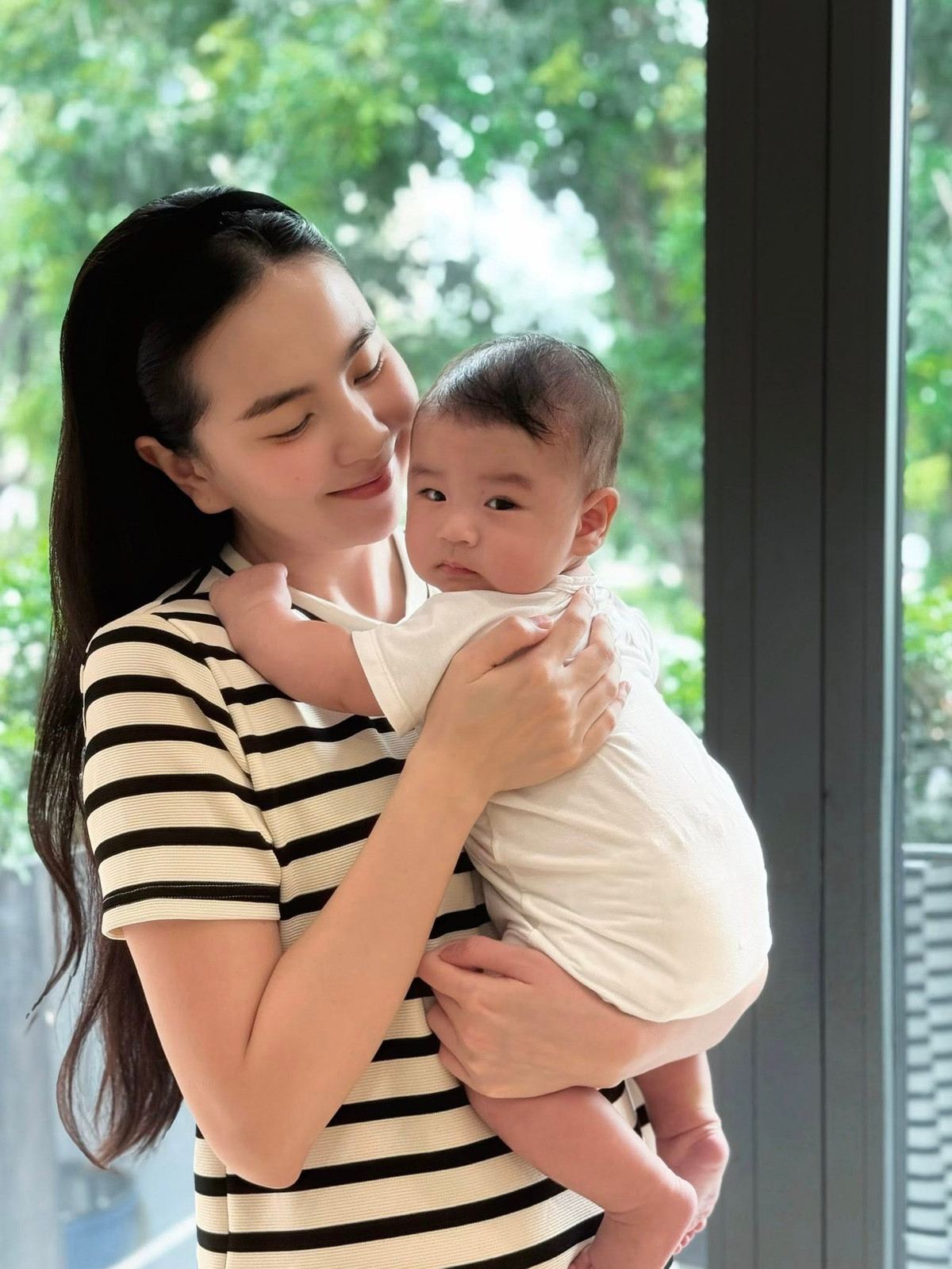 Trong loạt ảnh tập luyện mới, Mai Ngọc nhận về cơn mưa lời khen: nhan sắc mặn mà, body săn chắc và thần thái ngời ngời.