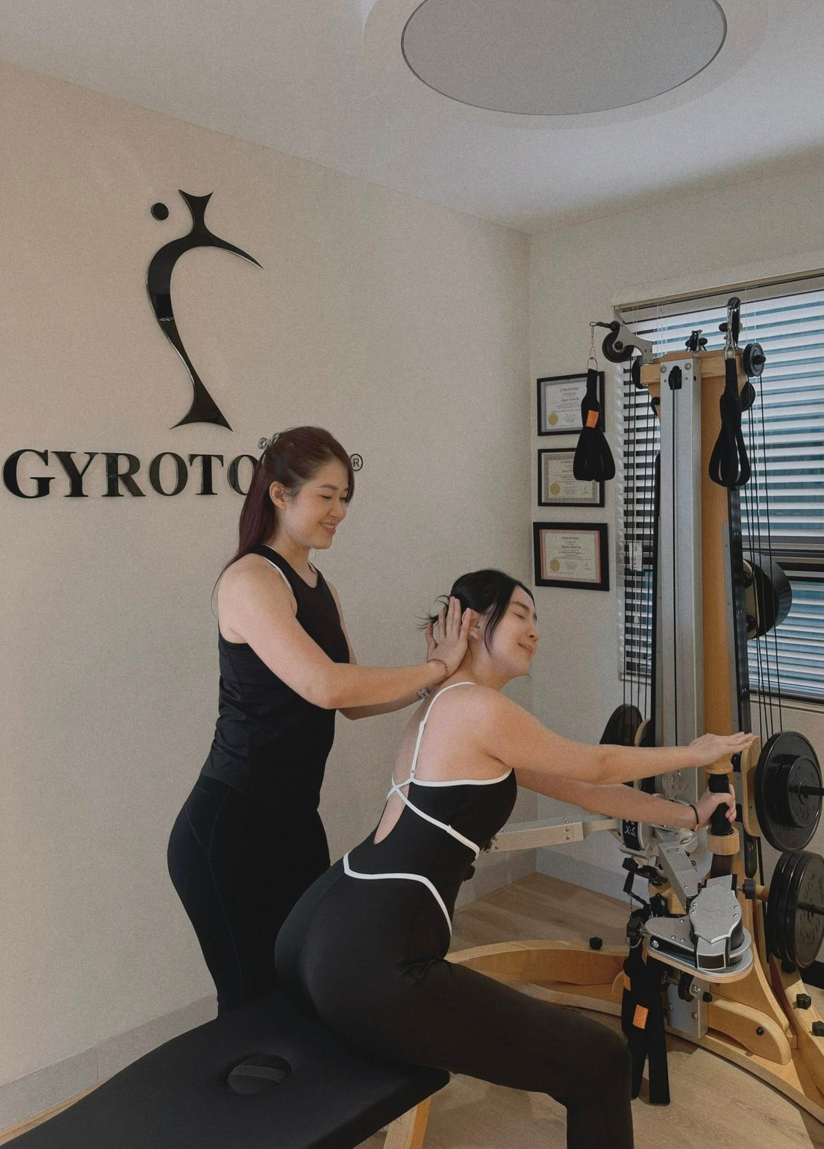 Thời gian gần đây trên trang cá nhân, MC Mai Ngọc hào hứng chia sẻ loạt khoảnh khắc tập luyện Pilates và Gyrotonic cùng HLV riêng.