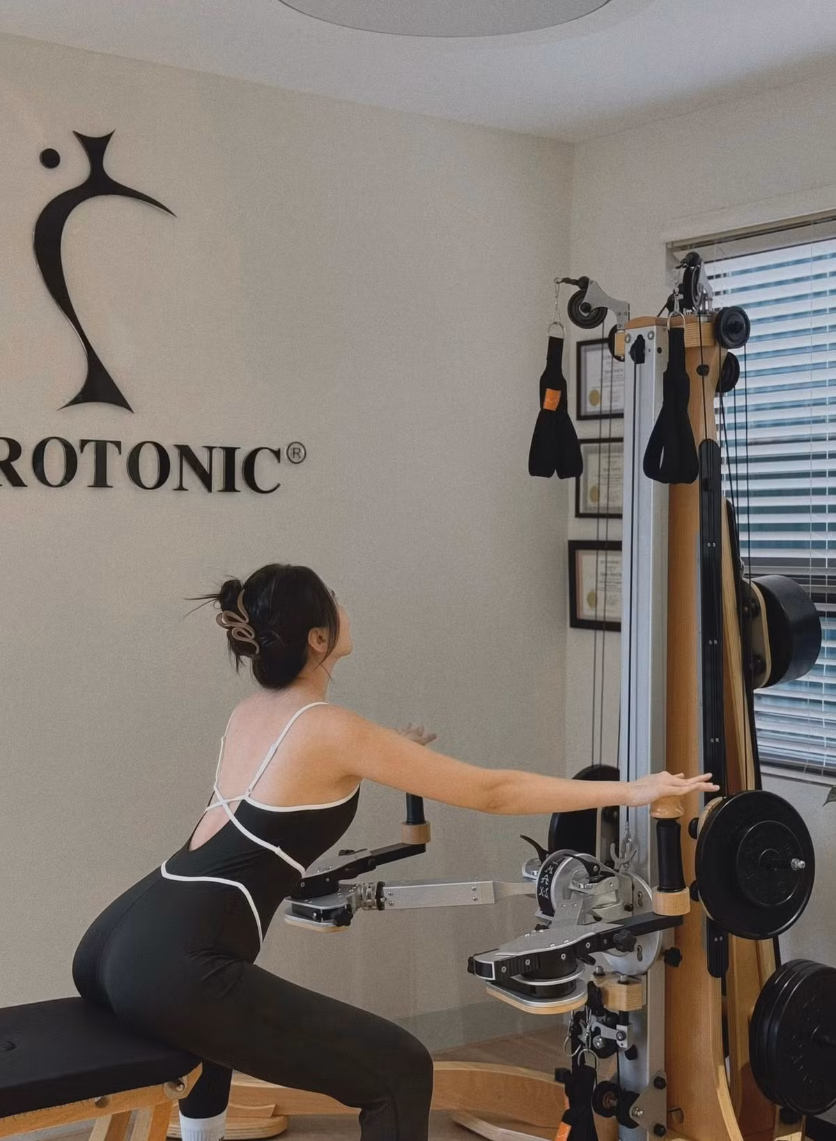 Mai Ngọc khoe body nuột nà trong phòng tập hậu sinh con đầu lòng