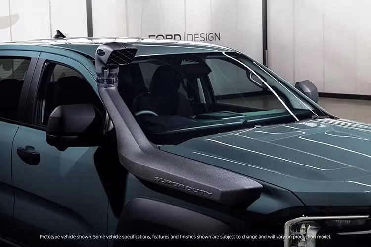 Mẫu xe bán tải Ford Ranger Super Duty XLT 2026 được trang bị mâm hợp kim 18 inch, ghế da tích hợp sưởi và làm mát, sàn trải thảm, thảm sàn chống thời tiết và nhiều tiện ích cao cấp khác.