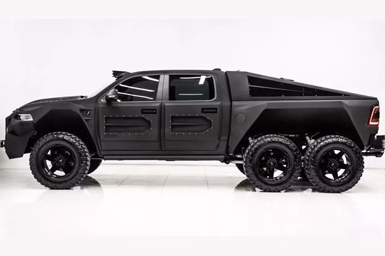 Và nếu bạn tìm 1 chiếc xe như vậy, thì Apocalypse Juggernaut 6x6 là lựa chọn tốt, vì không chỉ là vẻ ngoài, "quái vật" này còn được trang bị động cơ V8 HEMI 6,4 lít siêu mạnh mẽ.