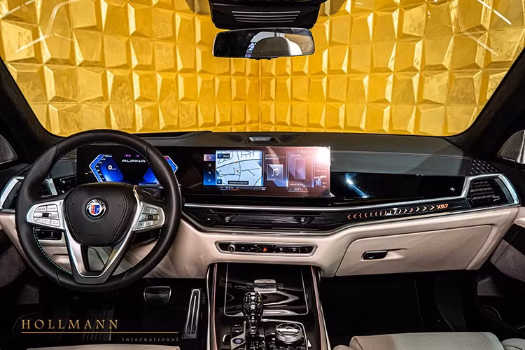 Alpina XB7 sẽ cạnh tranh với Mercedes-AMG GLS 63, cũng được trang bị động cơ V8 4.0 lít với bộ tăng áp kép. Siêu crossover chủ lực của thương hiệu con Affalterbach tăng tốc từ 0-100 km/h trong 4,2 giây, tương đương với XB7, và sở hữu công suất 603 mã lực cùng mô-men xoắn cực đại 627 lb-ft (850 Nm).