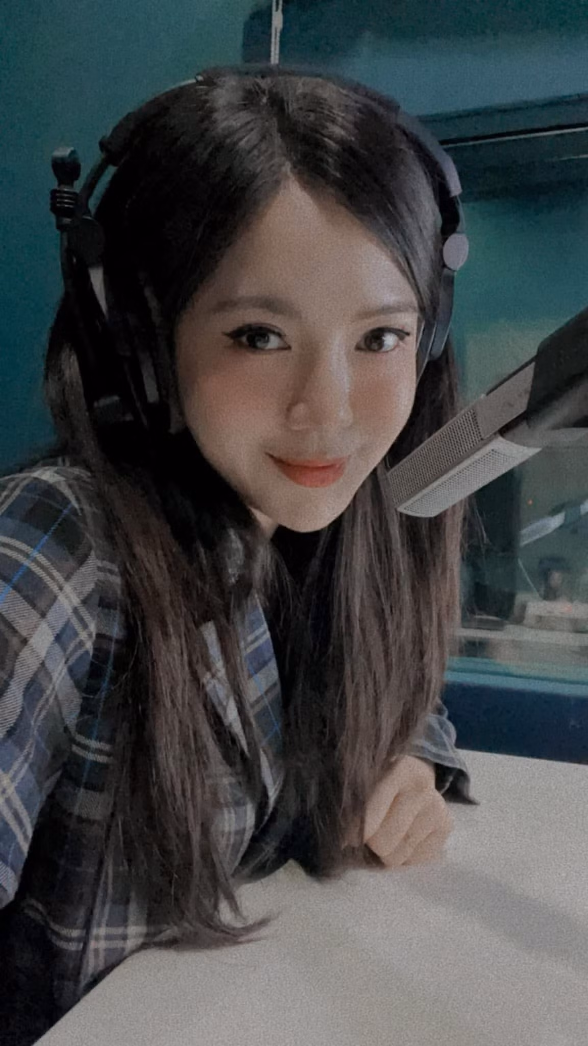 Ở tuổi 35, vẻ đẹp của Tú Linh không còn là sự rực rỡ của tuổi đôi mươi, mà là nét đằm thắm, tự tin và chín chắn của một người phụ nữ hiểu rõ giá trị bản thân.