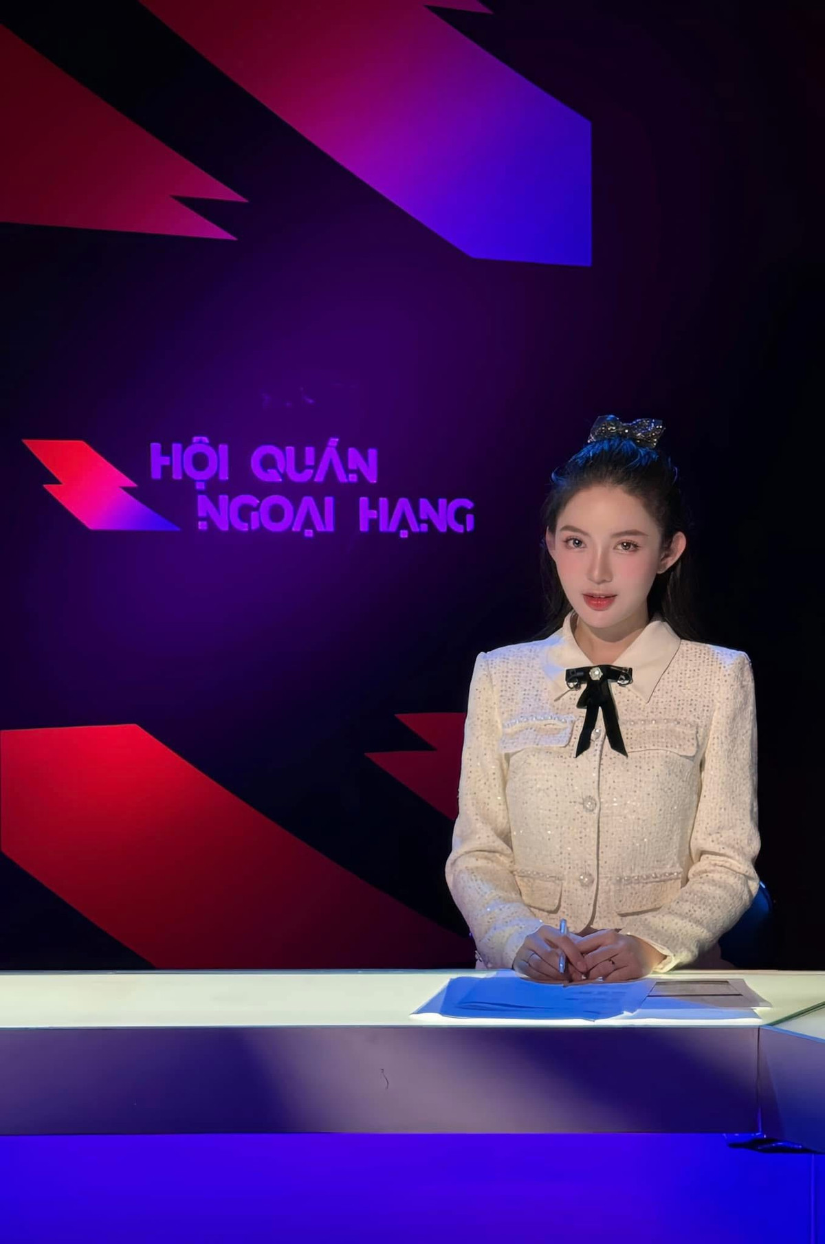 Tú Linh tốt nghiệp Đại học Ngoại thương trước khi sang Pháp theo học thạc sĩ ngành Quản lý kinh tế tại Đại học Paris 10 Nanterre. Nền tảng học vấn vững chắc giúp cô tự tin hơn khi theo đuổi con đường MC – BTV thể thao.