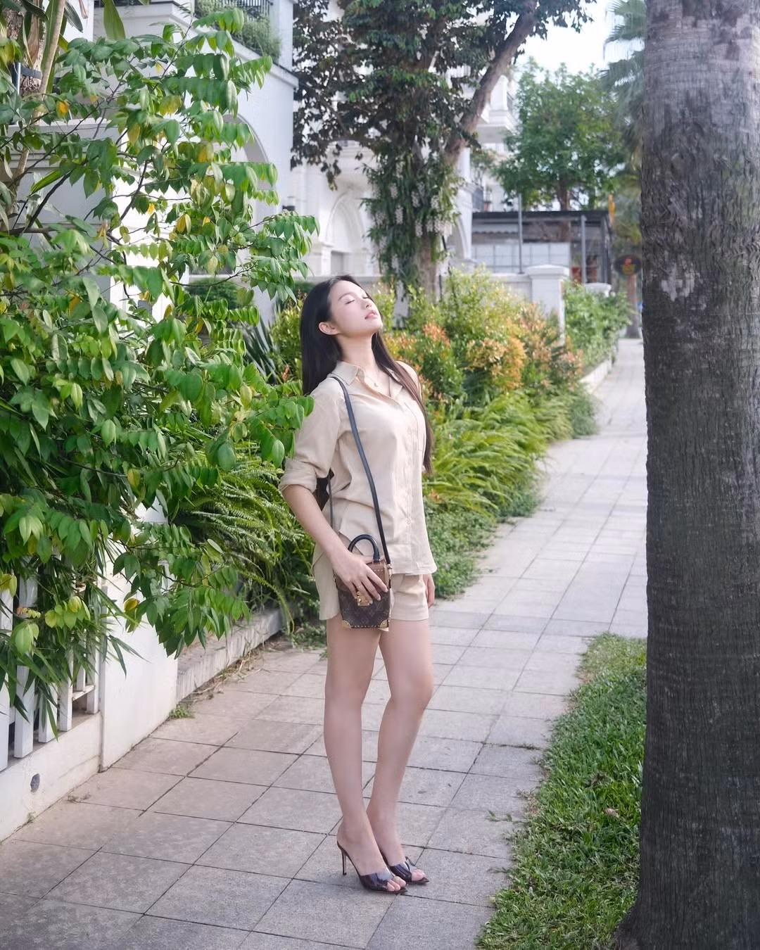 Nhờ đó, mỗi lần xuất hiện, top 10 Hoa hậu Việt Nam 2020 đều thu hút mọi ánh nhìn bởi sự thanh lịch pha lẫn nét gợi cảm rất riêng.