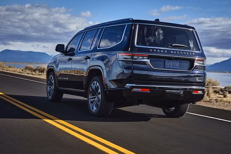 Đây được coi là chiếc Grand Wagoneer nhanh nhất và mạnh mẽ nhất từng được chế tạo khi công ty ước tính tổng công suất là 647 mã lực và mô-men xoắn 840Nm. Điều này cho phép chiếc SUV tăng tốc từ 0-96km/h chỉ trong 5 giây và có phạm vi hoạt động trên 805km.