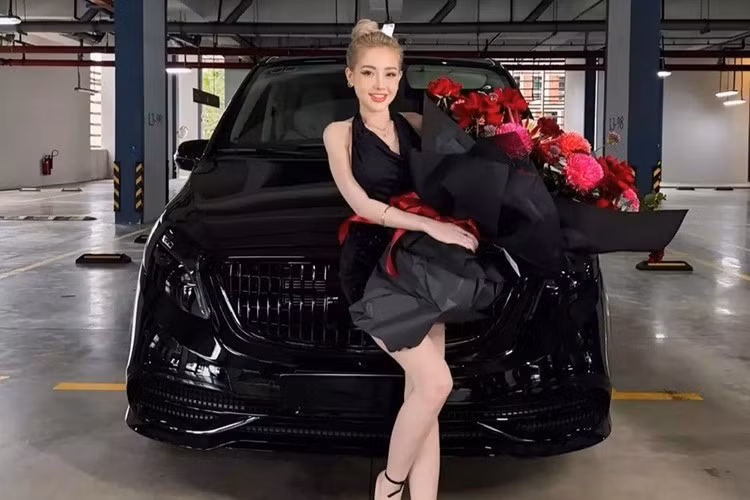 Mercedes-Benz phiên bản V250 Luxury sở hữu khối động cơ 4 xi-lanh thẳng hàng, dung tích 2.0 lít sản sinh công suất tối đa 211 mã lực và mô-men xoắn cực đại đạt 350 Nm.Sức mạnh được kết hợp với hệ dẫn động cầu sau và hộp số tự động 7 cấp 7G-Tronic Plus, nhờ đó, xe có khả năng tăng tốc từ vị trí xuất phát lên 100 km/h chỉ trong thời gian 9,4 giây.