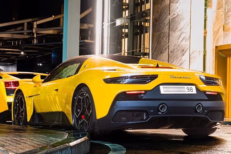 MC20 Cielo được trang bị động cơ xăng V6, tăng áp kép, dung tích 3.0 lít cho công suất tối đa 621 mã lực và mô-men xoắn cực đại 730 Nm. Động cơ của siêu xe Maserati MC20 Cielo sẽ kết hợp cùng hộp số tự động ly hợp kép 8 cấp cùng hệ dẫn động cầu sau. Xe có thể tăng tốc từ vị trí xuất phát lên 100 km/h trong thời gian dưới 2,9 giây, trước khi đạt vận tốc tối đa 325 km/h.