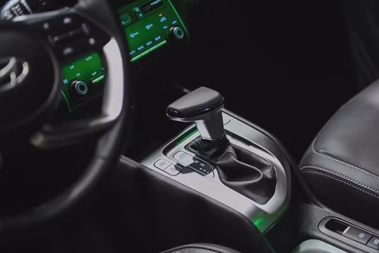 Về cấu hình, cả Stargazer và Stargazer X đều sử dụng động cơ Smartstream G 1.5L, cho công suất 115 mã lực và mô-men xoắn cực đại 144 Nm, kết hợp với hộp số vô cấp thông minh IVT. Tại thị trường Philippines, tất cả các phiên bản đều có cấu hình 7 chỗ ngồi.