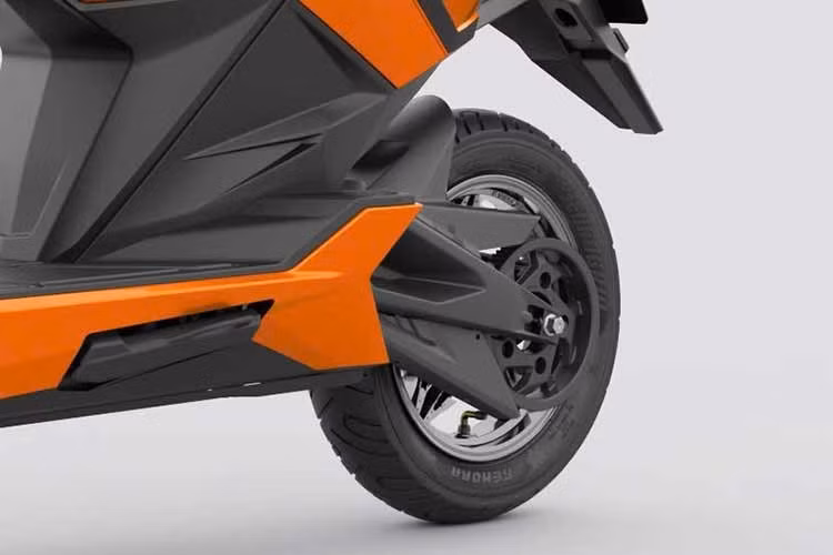 Về mặt kết cấu, Simple Ultra sử dụng khung thép ống, kết hợp phuộc trước dạng ống lồng và giảm xóc đơn phía sau. Xe được trang bị bánh xe hợp kim 12 inch sử dụng lốp không săm, hệ thống phanh đĩa cho cả hai bánh cùng hỗ trợ CBS.