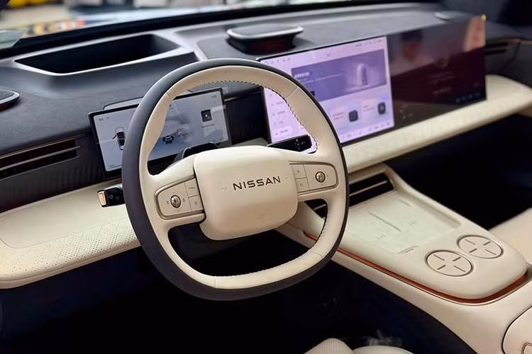 Nissan NX8 là sản phẩm do Nissan hợp tác cùng Dongfeng Motor phát triển, nằm trong danh mục sản phẩm mới bên cạnh các sedan N6 và N7. Xe có thông số chiều dài x rộng x cao tương ứng là 4.870 x 1.920 mm chiều rộng và 1.680 mm chiều cao, với trục cơ sở 2.917 mm. So với Nissan X-Trail, mẫu SUV này dài hơn 222 mm.