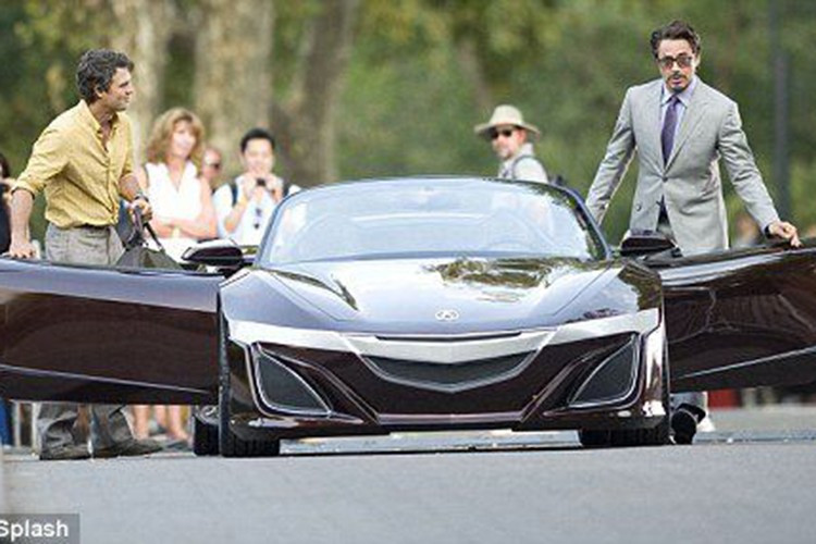 Acura NSX Roadster được hãng xe Nhật Bản thiết kế riêng cho The Avengers, bộ phim được cho là có doanh thu cao nhất năm 2012. NSX Concept thế hệ thứ hai, được giới thiệu tại Triển lãm Ô tô Quốc tế Bắc Mỹ (NAIAS) năm 2012, đã trở thành nguồn cảm hứng cho thiết kế mẫu xe này. Về phần khung gầm, nó được dựa trên siêu xe thế hệ đầu tiên.