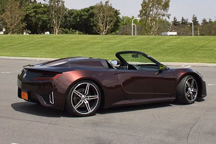 Các mẫu xe đầu tiên có giá trị hơn 70.000 đô la trên thị trường hiện nay, trong khi mẫu xe năm 2022 có giá hơn 200.000 đô la, vì vậy người ta cần phải khá giàu có để mua được nó.