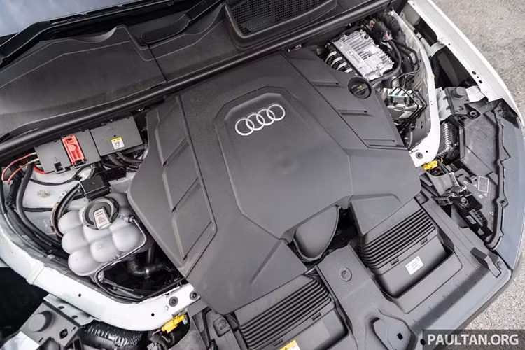 Hệ thống này cho phép xe “trôi” khi tắt máy tối đa 40 giây ở dải tốc độ 55 - 160 km/h. Động cơ Kết hợp với hộp số tự động 8 cấp và hệ dẫn động quattro giúp Q7 có thể tăng tốc 0–100 km/h trong 5,6 giây, tốc độ tối đa đạt 250 km/h.