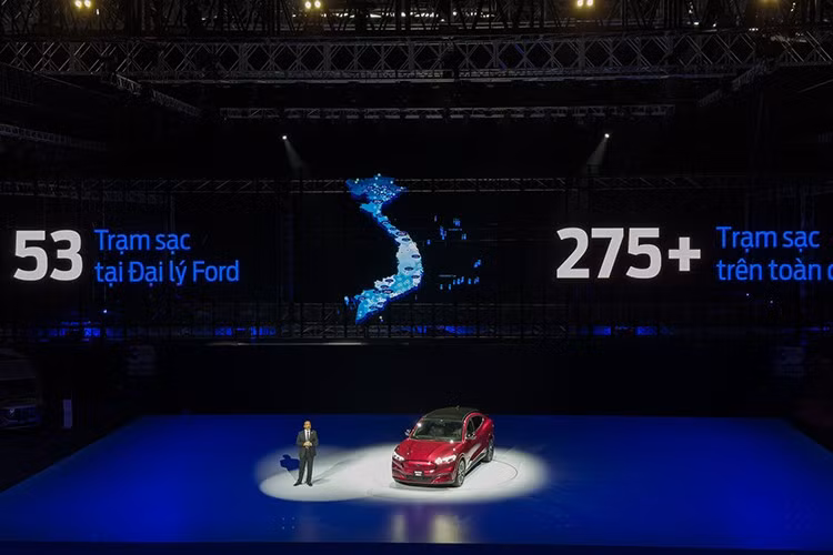 Cuối cùng là những trang bị an toàn hiện đại, bao gồm hệ thống kiểm soát hành trình thích ứng tích hợp chức năng Dừng và Đi cũng như căn giữa làn đường, hệ thống phòng tránh va chạm với phanh khẩn cấp tự động, hệ thống giữ làn tích hợp cảnh báo điểm mù, cảnh báo phương tiện cắt ngang khi lùi,...