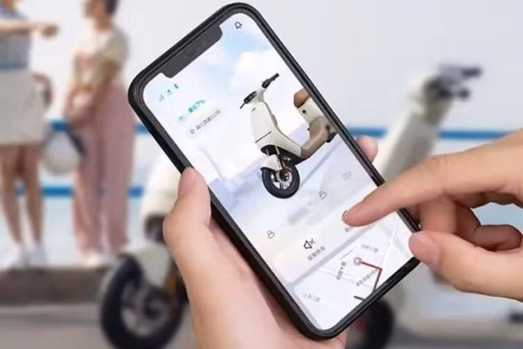 Dù là mẫu xe giá rẻ, Honda U-Qe vẫn sử dụng pin lithium, với quãng đường vận hành từ 50 km đến 80 km tùy phiên bản. Xe cũng được trang bị phanh đĩa trước và phanh tang trống phía sau, đảm bảo an toàn khi vận hành.