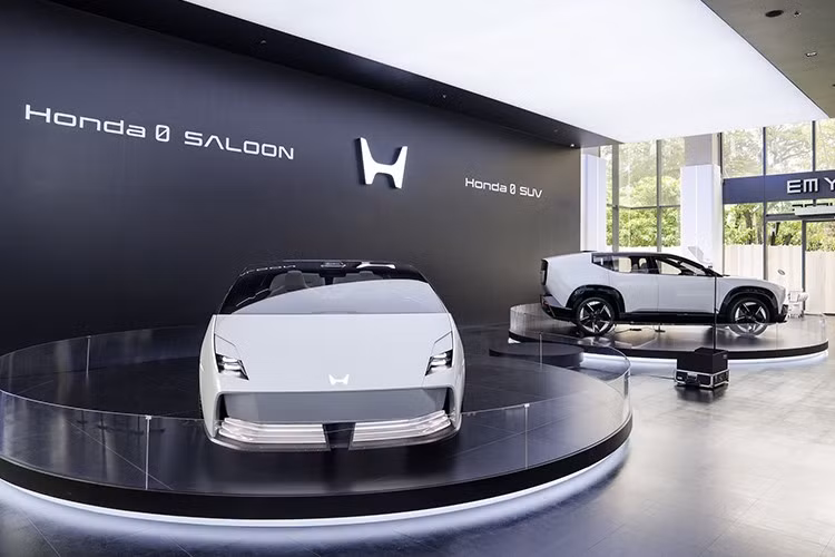 Asian Honda Motor vừa chính thức giới thiệu “The M.O.V.E. by Honda”, trung tâm trải nghiệm công nghệ đầu tiên của hãng tại Thái Lan, đặt tại trung tâm thương mại EMSPHERE ở Bangkok.