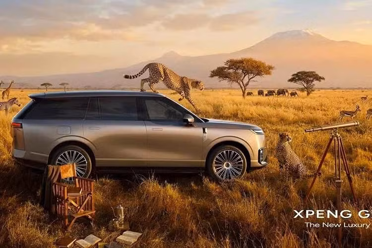 Nếu như tên gọi của mẫu xe này giống SUV hạng sang Lexus GX thì thiết kế ngoại thất lại gợi liên tưởng đến những chiếc Range Rover, đặc biệt ở góc nghiêng của cột A và cột B. Bên cạnh đó là đầu xe đóng kín, cụm đèn trước 2 tầng và cửa sổ trời toàn cảnh cỡ lớn.