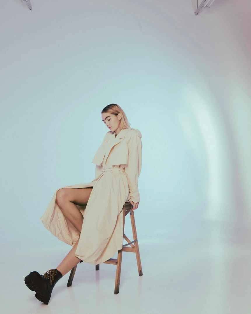 Anastasia có khả năng "biến hóa" trong các concept khác nhau, từ dịu dàng, tiểu thư đến gai góc, cá tính.