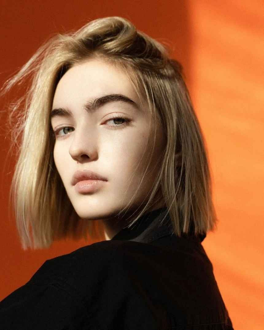 Anastasia hiện có chiều cao 1,76 m, vóc dáng cân đối và khuôn mặt góc cạnh. Cô hiện đầu quân cho công ty quản lý người mẫu Prét Models.