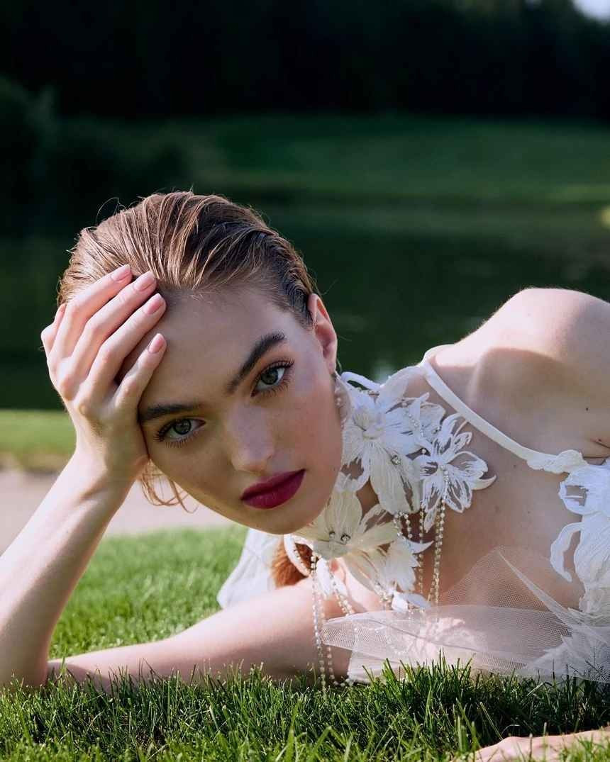 Ở tuổi 21, Anastasia gây thương nhớ bởi nét đẹp trưởng thành, đầy cuốn hút.