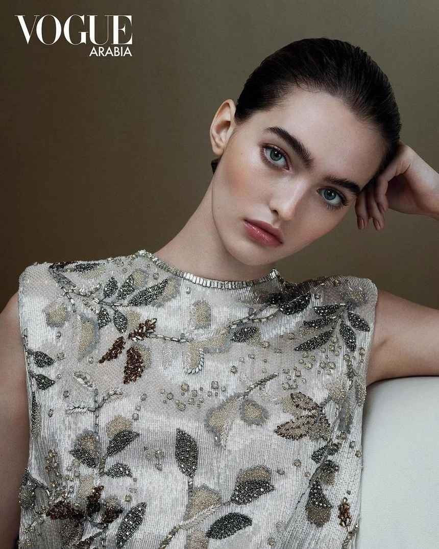 Siêu mẫu sinh năm 2004 nhiều lần xuất hiện trên các tạp chí danh tiếng ở Nga và Italy như Vogue Bambini, Kollezioni, Harper's Bazaar, Unique, Marie Claire... Thần thái hút hồn của cô nhận được đánh giá cao.