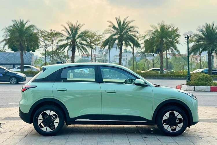 Kích thước (D x R x C) của xe là (4.135 × 1.805 × 1.570)mm (chiều cao), với chiều dài cơ sở là 2.650mm. Như vậy EX2 dài hơn, rộng hơn, trục cơ sở lớn hơn nhưng thấp hơn một mẫu SUV hạng A điện khác trên thị trường là VinFast VF5.