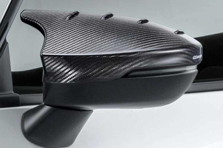 Ngoài ra Honda Prelude bản độ Mugen còn có bộ khuếch tán sau, ốp cản và cánh gió đuôi. Nội thất có các tuỳ chọn như thảm sàn, thảm khoang hành lý, bậc cửa… được thiết kế riêng cho Prelude mới.