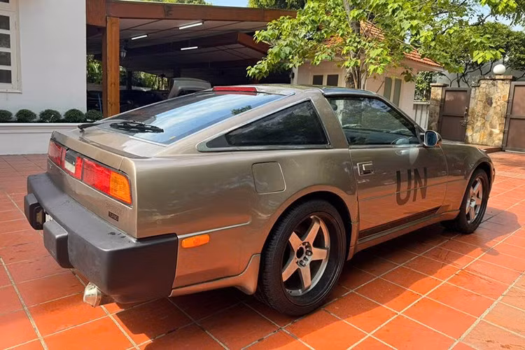 Động cơ V6 2.0 L tăng áp trục cam đơn (được tìm thấy trong thị trường nội địa Nhật Bản của 200Z/ZS/ZG), động cơ V6 3.0 L hút khí tự nhiên trục cam đơn (được tìm thấy trong 300ZX), động cơ V6 3.0 L tăng áp trục cam đơn (được sử dụng trong 300ZX Turbo) và động cơ V6 3.0 L hút khí tự nhiên trục cam kép (được sử dụng trong 300ZR).