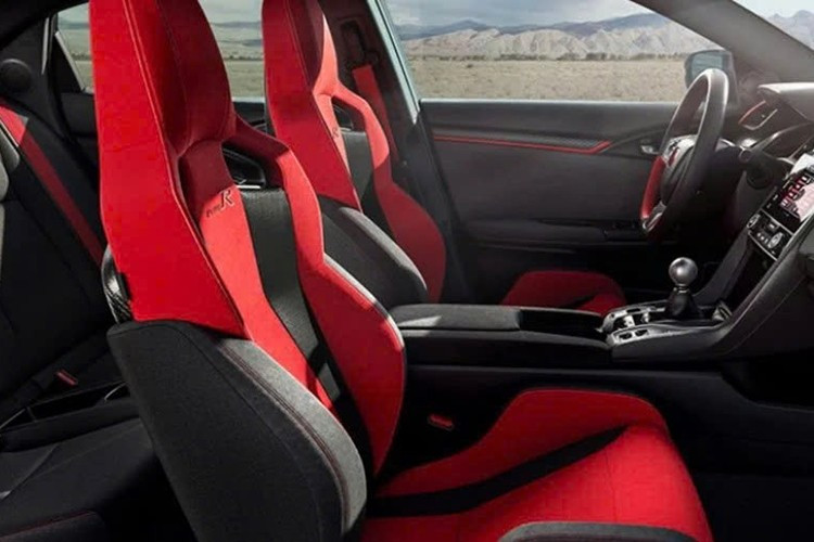 Đối với những người yêu thích cảm giác lái thuần túy, Họnda Civic Type R vẫn là một trong số ít lựa chọn còn sót lại trong thời đại xe thể thao ngày càng bị điện hóa và tự động hóa.