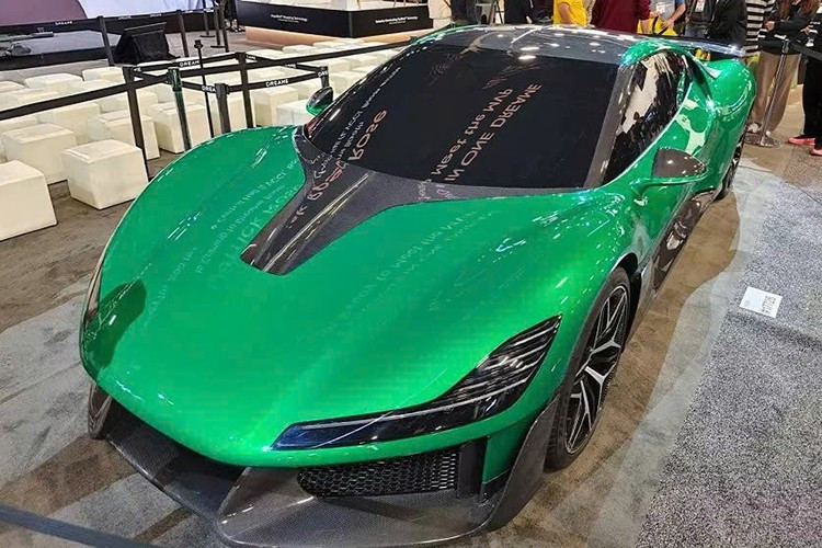 Khác với những hình ảnh "úp mở" trong thời gian qua, siêu xe điện Dreame Nebula 1 không mang trên mình ngoại hình giống siêu xe Bugatti. Thay vào đó, mẫu xe Trung Quốc này lại vay mượt thiết kế của siêu xe Ferrarti và Lotus.