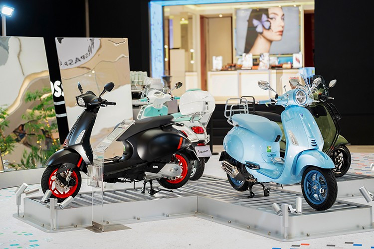 Không chỉ dừng lại ở diện mạo, Vespa thế hệ mới còn ghi điểm với hàng loạt cải tiến về công nghệ và tính năng an toàn, nâng tầm trải nghiệm di chuyển.