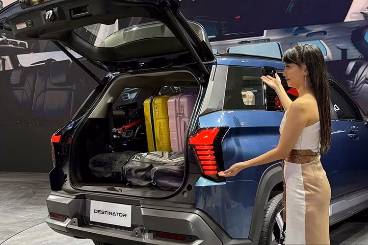 Tương tự Xforce, tổ hợp tính năng trợ lái tiên tiến ADAS chỉ có trên phiên bản Ultimate, bao gồm: kiểm soát hành trình thích ứng, phanh khẩn cấp tự động, cảnh báo điểm mù tích hợp hỗ trợ chuyển làn đường và cảnh báo phương tiện cắt ngang phía sau. Phiên bản cao cấp nhất sẽ được trang bị 6 túi khí và camera 360 độ, các bản thấp hơn có 4 túi khí và camera lùi.