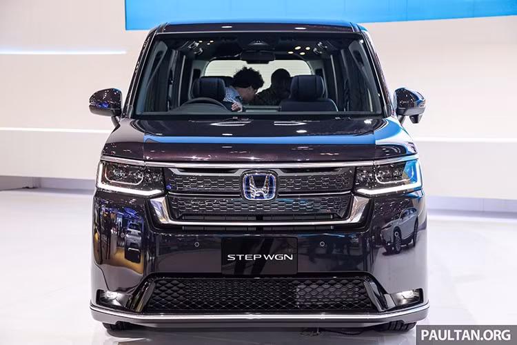 Việc đưa StepWGN Spada e:HEV đến thị trường Indonesia không chỉ là bước đi chiến lược của Honda trong việc mở rộng dải sản phẩm hybrid tại Đông Nam Á, mà còn thể hiện tham vọng toàn cầu hóa dòng MPV tiết kiệm nhiên liệu, thân thiện môi trường trong bối cảnh nhu cầu xanh hóa phương tiện đang ngày càng tăng cao.