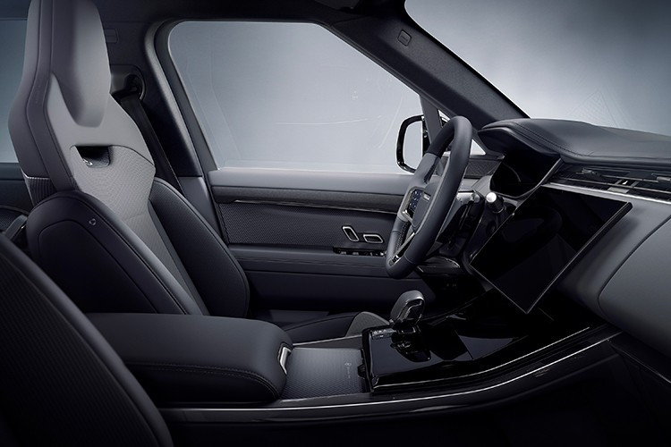 Sàn xe được tích hợp các bộ truyền động (transducers) dưới thảm lông dày, có thể rung theo nhạc hoặc 1 trong 6 chương trình chăm sóc sức khỏe tích hợp sẵn, nhằm tăng cường trải nghiệm nghe hoặc giúp hành khách thư giãn.