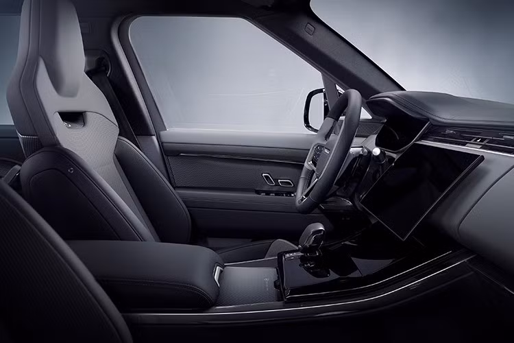 Sàn xe được tích hợp các bộ truyền động (transducers) dưới thảm lông dày, có thể rung theo nhạc hoặc 1 trong 6 chương trình chăm sóc sức khỏe tích hợp sẵn, nhằm tăng cường trải nghiệm nghe hoặc giúp hành khách thư giãn.