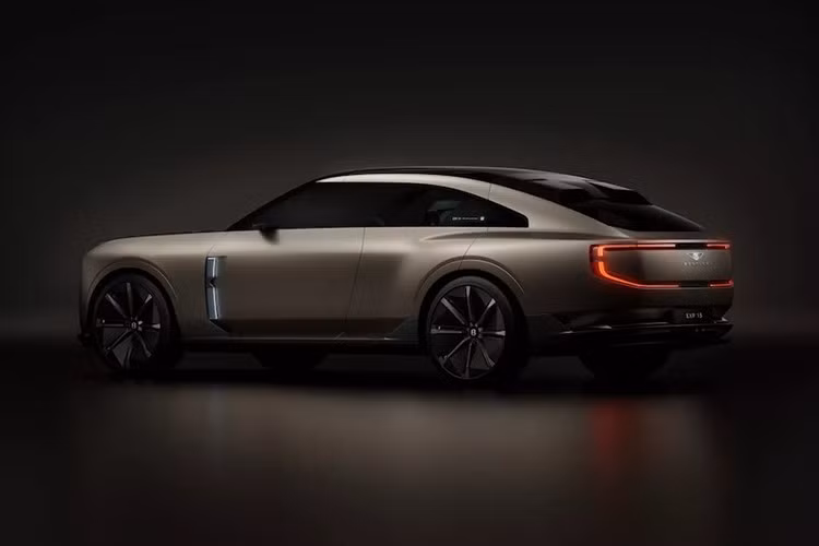 2 bên ca-lăng có đèn pha dọc và biểu tượng đôi cánh mới của Bentley . Chúng được kết hợp với mascot trang trí nắp ca-pô phát sáng cũng như một cốp trước, được tiếp cận thông qua "nắp có bản lề theo phong cách piano". Tiến xa hơn về phía sau, nắp ca-pô xe tương đối phẳng gặp các trụ A màu đen tinh xảo.