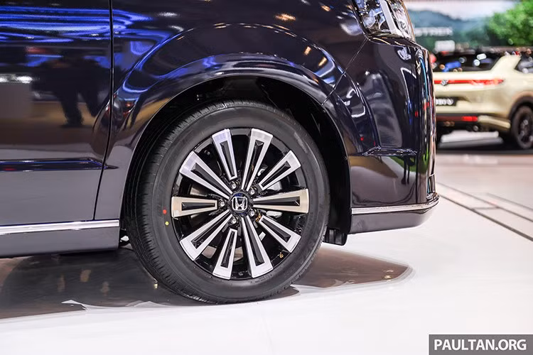 Cung cấp sức mạnh cho StepWGN Spada e:HEV là hệ truyền động hybrid e:HEV (i-MMD) với sự kết hợp của động cơ xăng 2.0L với hai mô-tơ điện, cho tổng công suất 184 mã lực và mô-men xoắn cực đại 315 Nm.