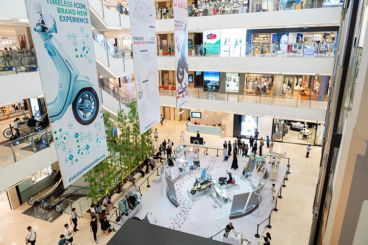 Triển lãm GALLERIA D’ARTE đang diễn ra tại TP.HCM từ ngày 23 đến 27/07/2025, thuộc chiến dịch ra mắt các phiên bản Vespa Primavera và Sprint 2025 tại thị trường Việt Nam. Triển lãm mang các dòng sản phẩm Vespa mới, đồng thời tái hiện hành trình tôn vinh niềm đam mê và cảm hứng sáng tạo không ngừng của thương hiệu.