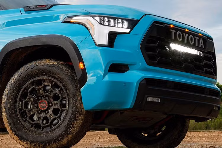 Dù không có thay đổi lớn về thiết kế tổng thể, Sequoia 2026 cho thấy định hướng của Toyota trong việc nâng cao chất lượng hoàn thiện, bổ sung tiện nghi đáng giá và hướng đến trải nghiệm cao cấp hơn cho mẫu SUV đầu bảng của hãng.