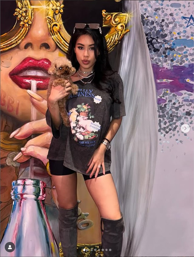 Tiên Nguyễn là gương mặt quen thuộc tại các tuần lễ thời trang Paris, Milan, London với tư cách fashionista và influencer được các thương hiệu hàng đầu ưu ái.