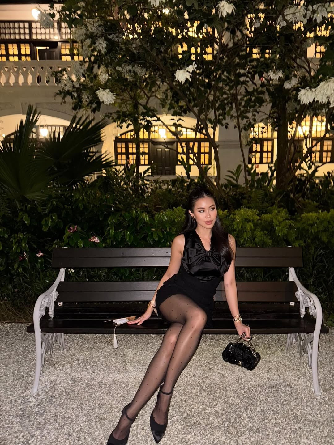 Đặc biệt, cả hai được soi đeo đồng hồ đôi có giá hơn 1 tỷ đồng. Tiên Nguyễn và bạn trai được khen cực kì đẹp đôi.