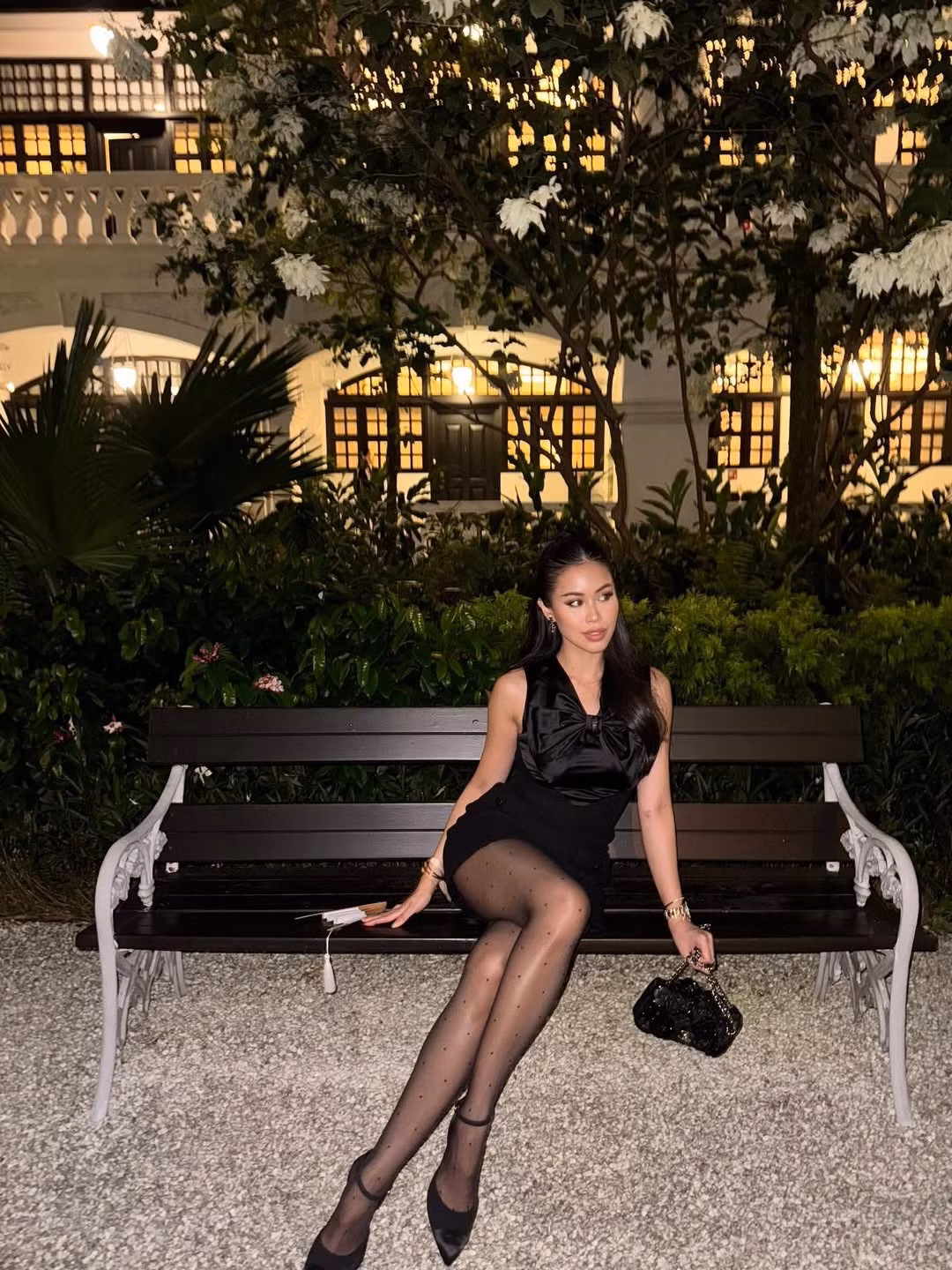 Đặc biệt, cả hai được soi đeo đồng hồ đôi có giá hơn 1 tỷ đồng. Tiên Nguyễn và bạn trai được khen cực kì đẹp đôi.