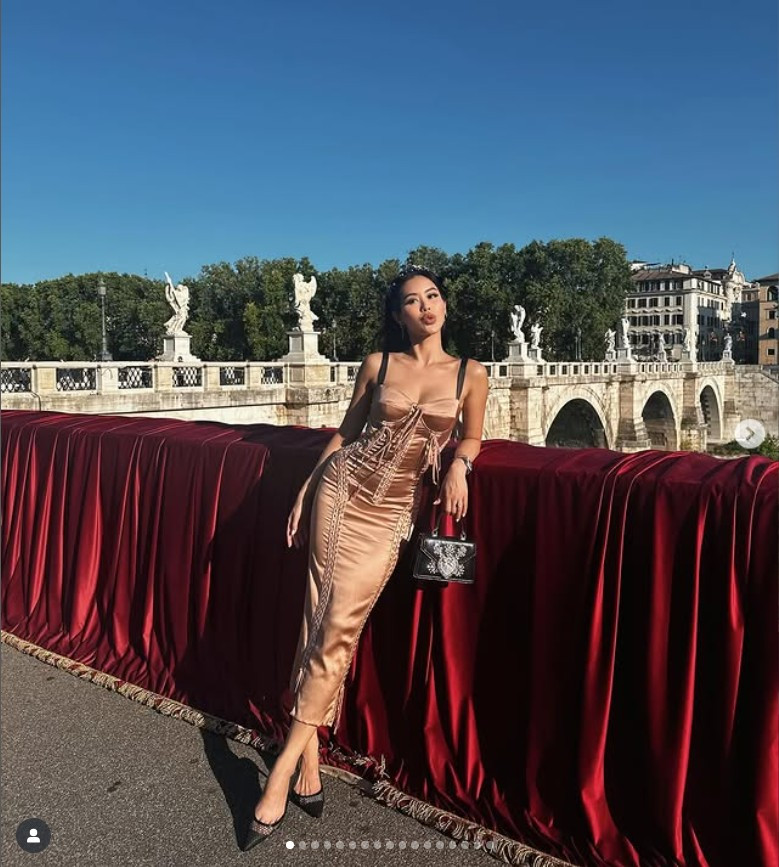 Tiên Nguyễn từng theo học tại Đại học RMIT TP.HCM, học thạc sĩ tại Đại học London (Anh) ngành Quản trị Hàng không, sau đó hỗ trợ việc kinh doanh của gia đình.