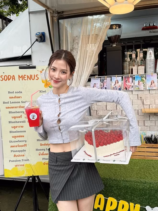 Set đồ tưởng chừng đơn giản lại tạo nên outfit xuống phố cực sành điệu của Baifern.