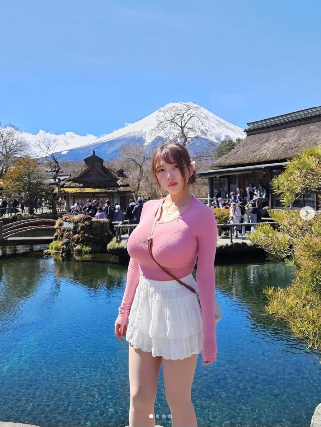 Ở khía cạnh du lịch, Velvet vẫn cung cấp nhiều thông tin hữu ích về Ainoshima - hòn đảo được mệnh danh là “thiên đường mèo”, dễ dàng di chuyển từ Fukuoka, chi phí thấp và phù hợp cho chuyến đi trong ngày.