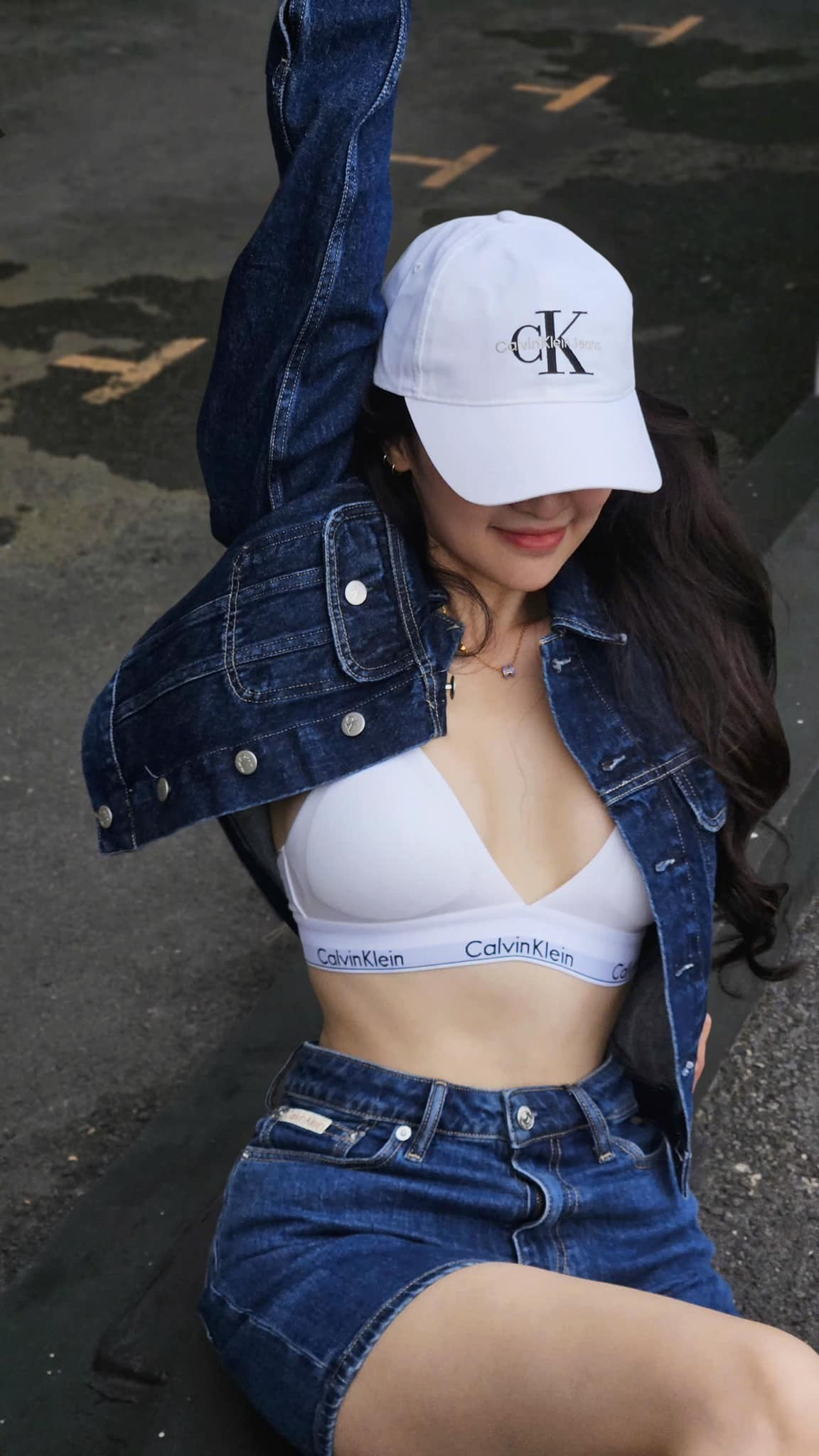 Quyên Qui thường chọn trang phục khoe trọn đường cong nóng bỏng