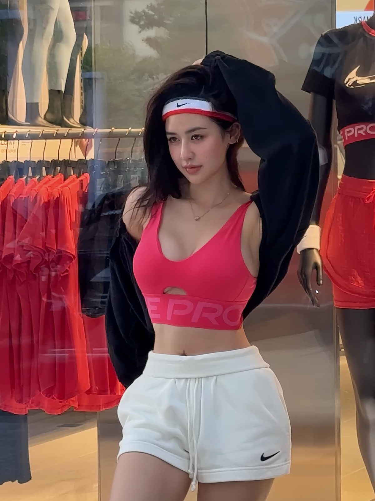 Quyên Qui có vai diễn khách mời trong phim điện ảnh Mai của đạo diễn Trấn Thành và vai chính Kim trong phim Quý Cô Thừa Kế 2. Cô cũng tham gia diễn xuất trong các web-drama như Xóm Trọ và Sugar Daddy &amp; Sugar Baby.